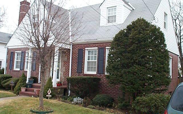 35 Bismark Ave, Valley Stream, NY 11581