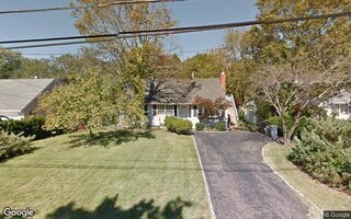 37 W Lakeland St, Bay Shore, NY 11706