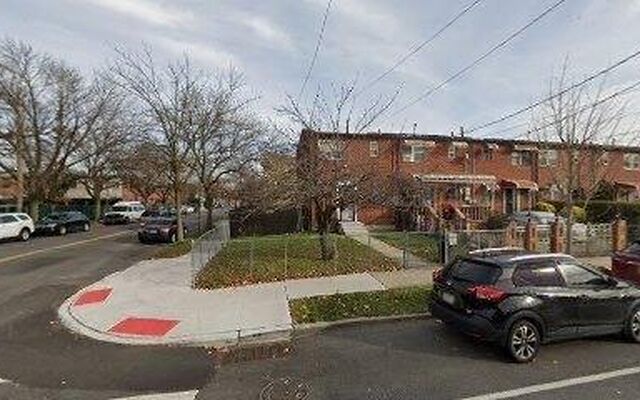 699 Sackman St, Brooklyn, NY 11212 (Road)