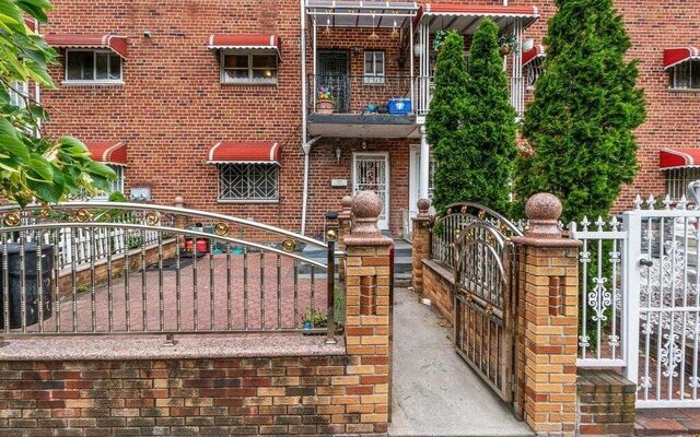 942 Jerome St, Brooklyn, NY 11207 (Porch)