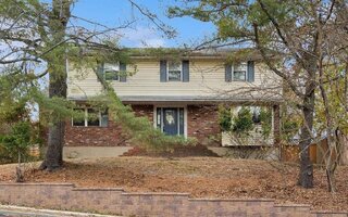 1 Squire Ln, Kings Park, NY 11754