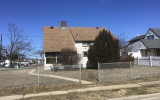 1 Straight Ln, Levittown, NY 11756