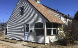 1 Straight Ln, Levittown, NY 11756