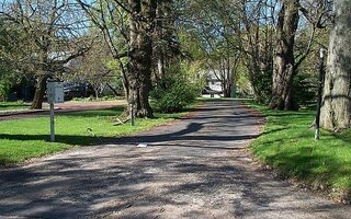 10 Cricket Ln, Great Neck, NY 11024