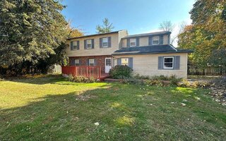 10 Pershing Ave, Locust Valley, NY 11560