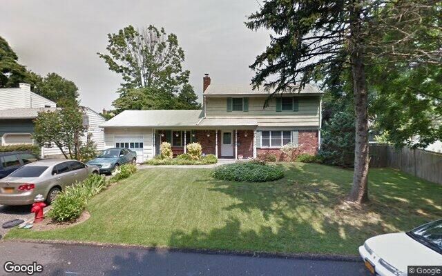 10 Sheridan St, Huntington, NY 11743