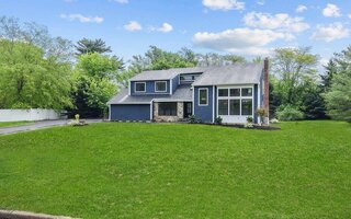 10 Stirrup Ln, Northport, NY 11768