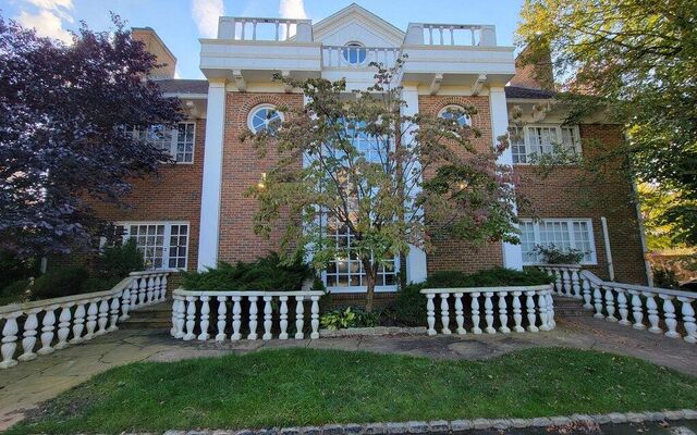 100 Copperflagg Ln, Staten Island, NY 10304 (Yard)
