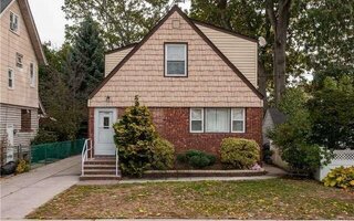 100 Edmund St, Lynbrook, NY 11563