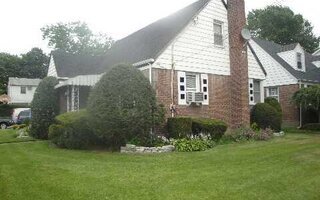 100 Morris Ave W, Malverne, NY 11565