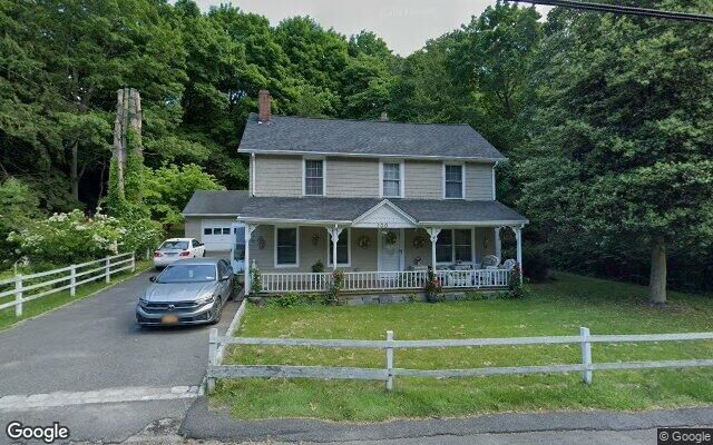 100 N Country Rd, Smithtown, NY 11787