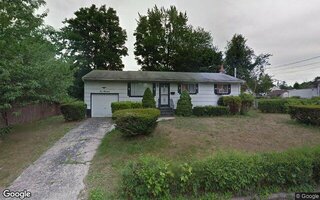 100 Oriole Pl, Brentwood, NY 11717