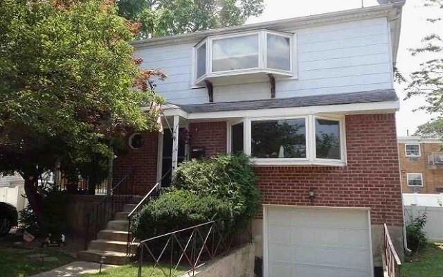 100 Peterson Pl, Lynbrook, NY 11563 (House View)