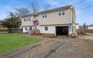 101 Monroe St, Amityville, NY 11701