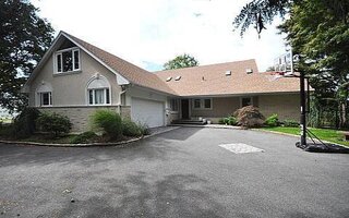 1016 Channel Dr, Hewlett, NY 11557