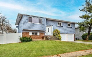 1018 North Dr, Merrick, NY 11566