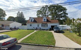 1052 Carll Dr, Bay Shore, NY 11706