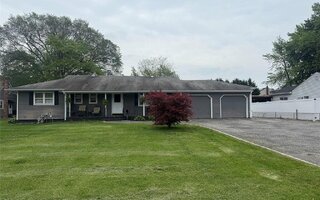 1068 Martinstein Ave, Bay Shore, NY 11706