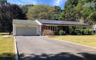 11 Grayon Dr, Dix Hills, NY 11746
