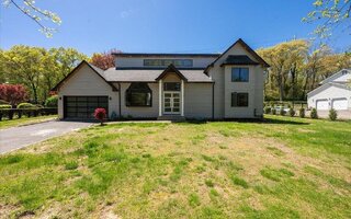 11 Grayon Dr, Dix Hills, NY 11746