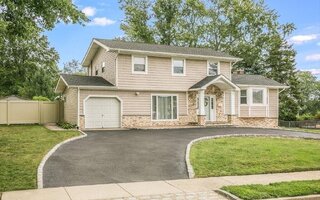 11 Hampshire Dr, Wyandanch, NY 11798