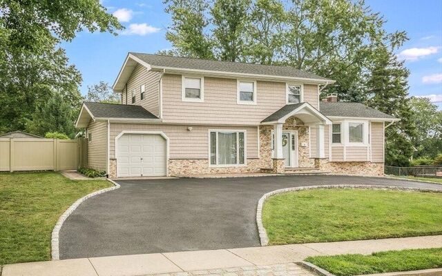 11 Hampshire Dr, Wyandanch, NY 11798