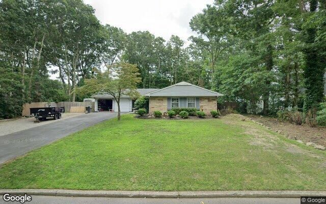 11 Seward Ln, Stony Brook, NY 11790