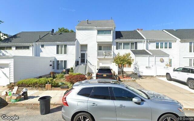 110 Hampton Grn, Staten Island, NY 10312