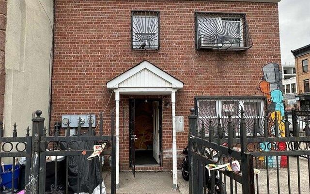111 Cornelia St, Brooklyn, NY 11221 (Porch)