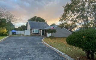 12 Handy Ln, Medford, NY 11763