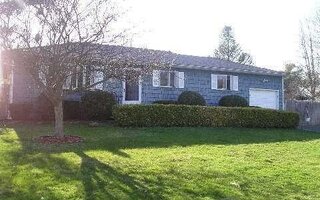 12 Valerie Ln, Patchogue, NY 11772