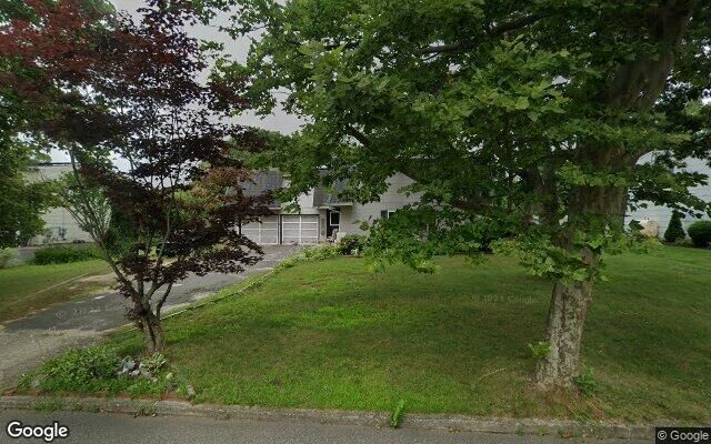 12 Blackpine Dr, Medford, NY 11763