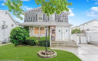 12 Fenway Cir, Staten Island, NY 10308