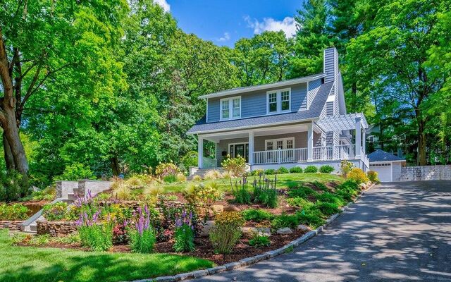 12 Hillside Ave, Port Washington, NY 11050 (House View)