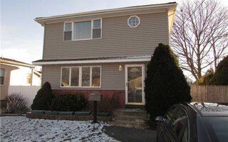 121 36th St, Lindenhurst, NY 11757
