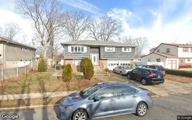 121 Jefferson Ave, Amityville, NY 11701
