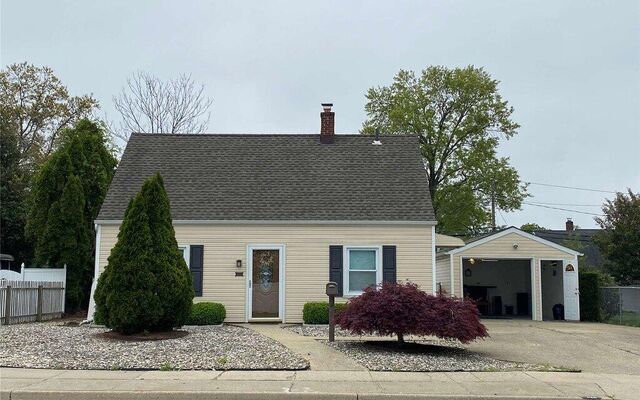 124 Orchid Rd, Levittown, NY 11756