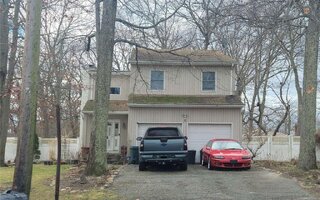 126 Smith Ave, Holbrook, NY 11741