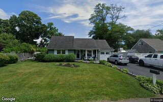 127 Connetquot Rd, Oakdale, NY 11769
