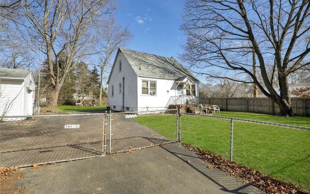 129 Moriches Middle Island Rd, Shirley, NY 11967
