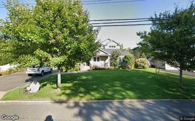 129 Wyandanch Rd, Sayville, NY 11782