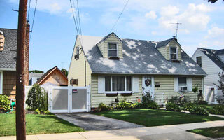 1294 G St, Valley Stream, NY 11580