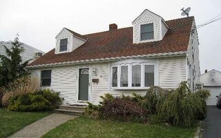 13 Hayes Rd, Amityville, NY 11701