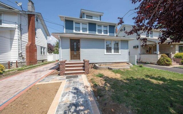 131 E Maujer St, Valley Stream, NY 11580