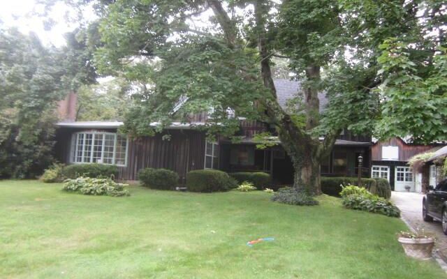1352 Ridge Rd, Syosset, NY 11791