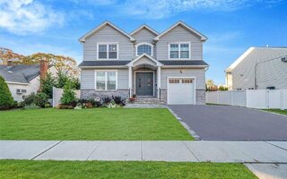 136 Moore Ave, Massapequa Park, NY 11762