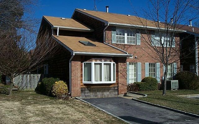 137 Terrace Ln #137, Woodbury, NY 11797