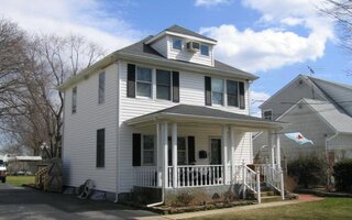 137 William St, Farmingdale, NY 11735