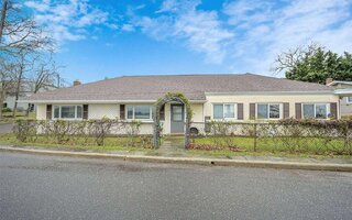 138 Riviera Dr, Kings Park, NY 11754