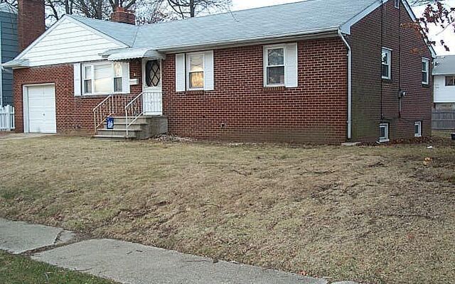 14 11th Ave, Farmingdale, NY 11735